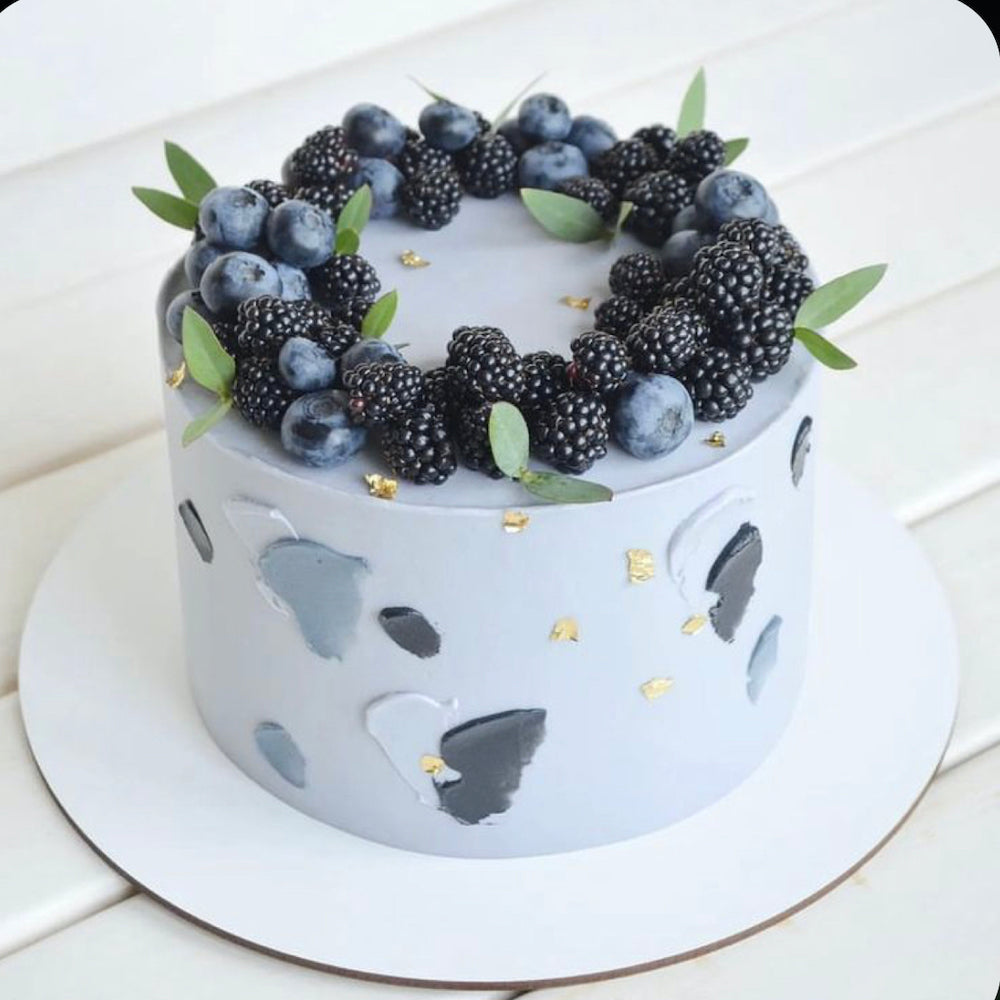 Blueberry and blackberry design cake