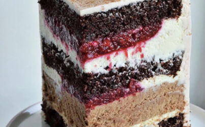 #F4. Chocolate berry mix chocolate mousse